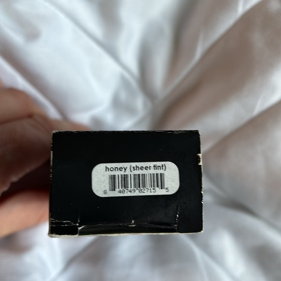 Glo minerals sheer tint - Picture 3 of 7